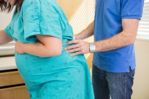 birth partner can help you manage normal delivery pain