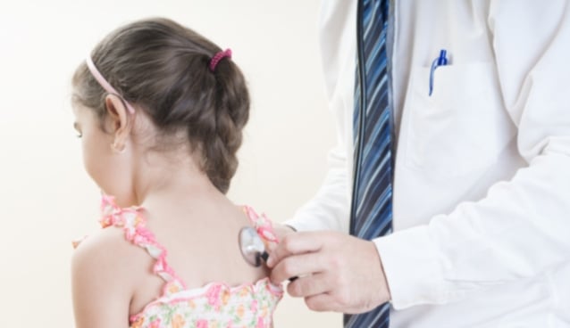 pediatrician-sitarambhartia-checking-child