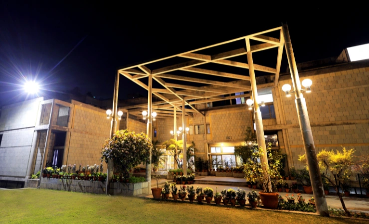 Sitaram Bhartia hospital building at night